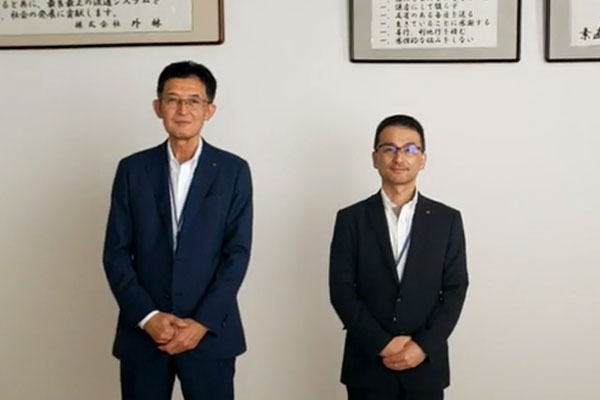 株式会社外林の取締役 執行役員システム本部長 吉原慎二氏とシステム本部企画係長の佐野公章氏